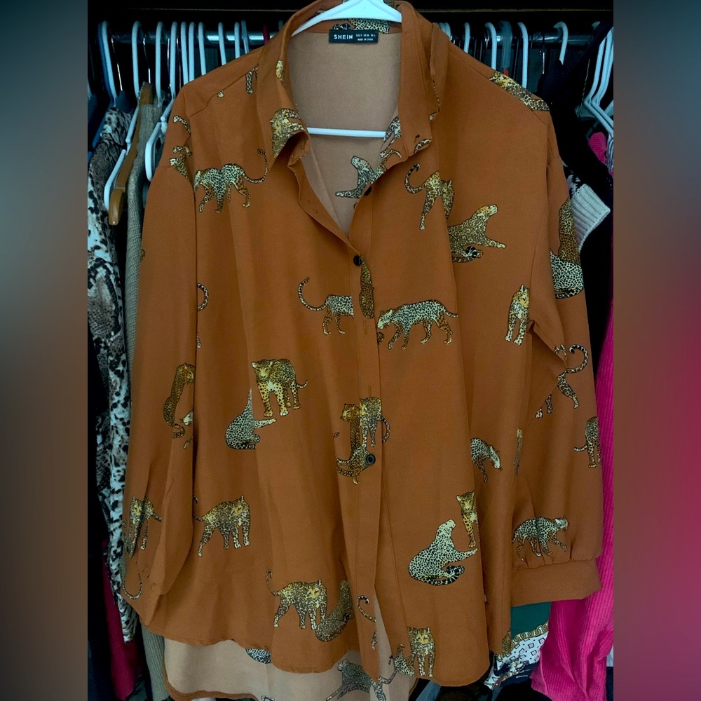 Shein. NWOT. Never worn but super cute and classy. Size small.